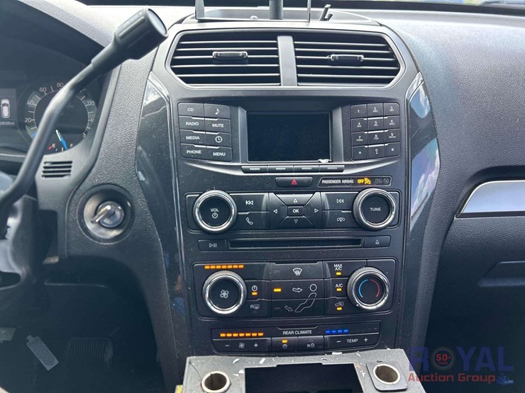 2018-ford-explorer-image-15