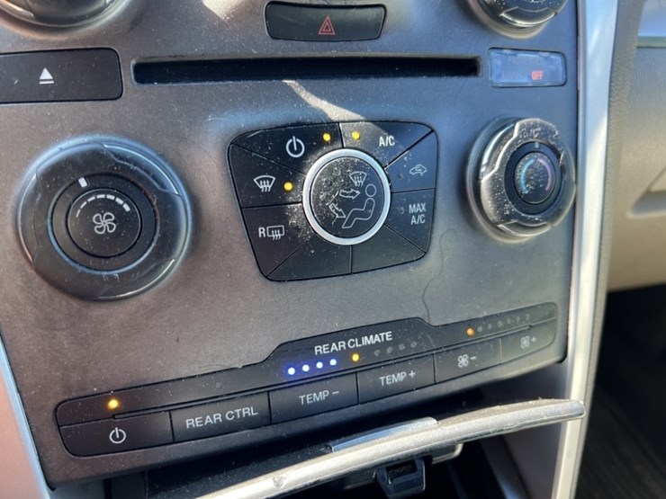 2014-ford-explorer-image-27