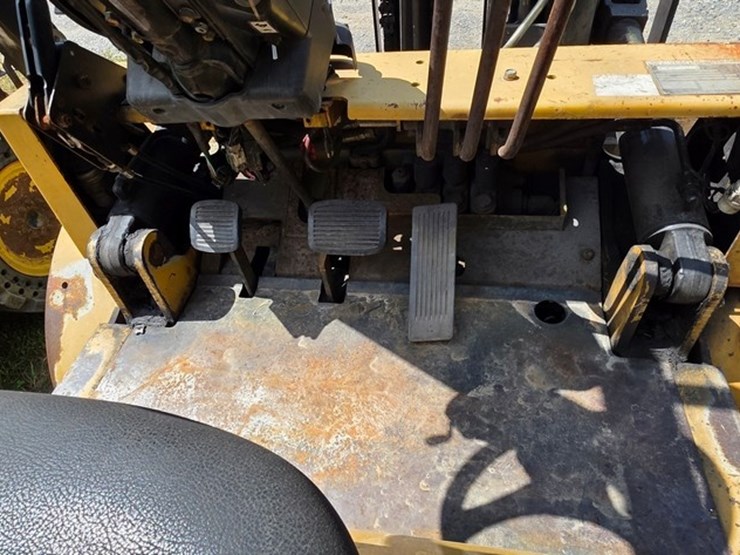 2005-caterpillar-dp40kl-image-41