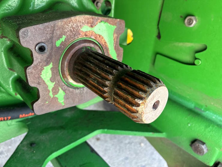 2014-john-deere-8285r-image-32