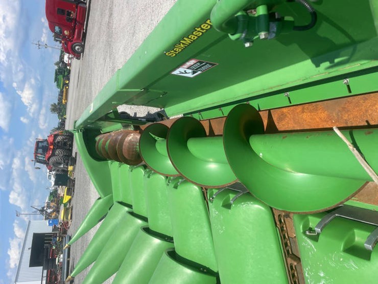 2011-john-deere-608c-image-5