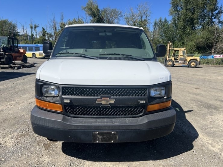 2015-chevrolet-express-3500-image-8