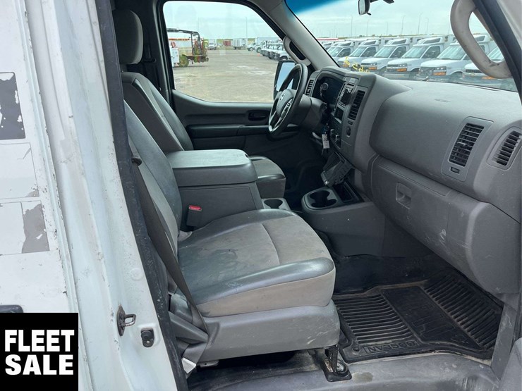 2013-nissan-nv3500hd-image-14
