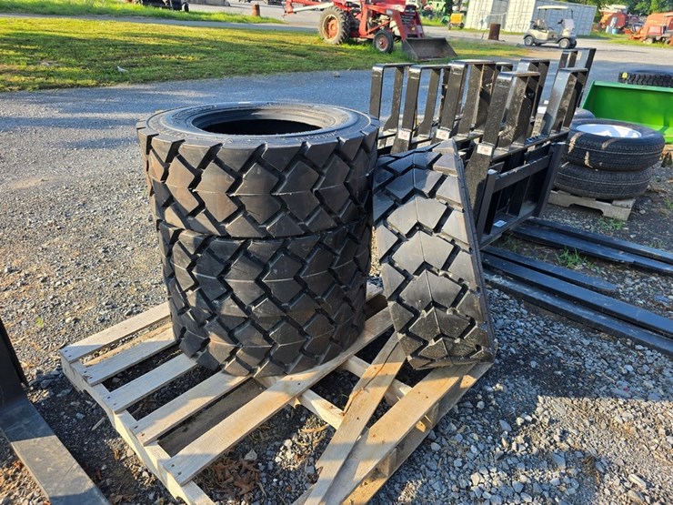 new-4-10-16.5-forerunner-skidloader-tires-image-4