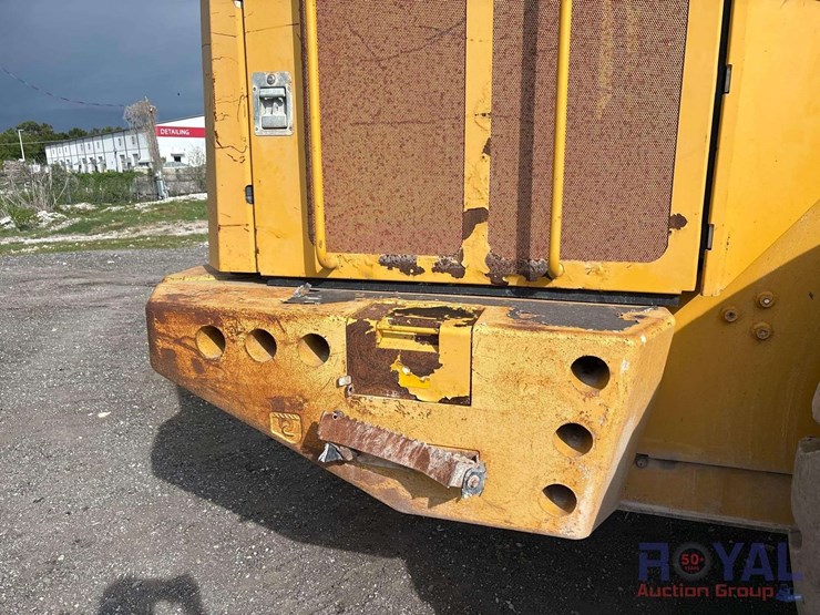 2011-deere-844k-image-36