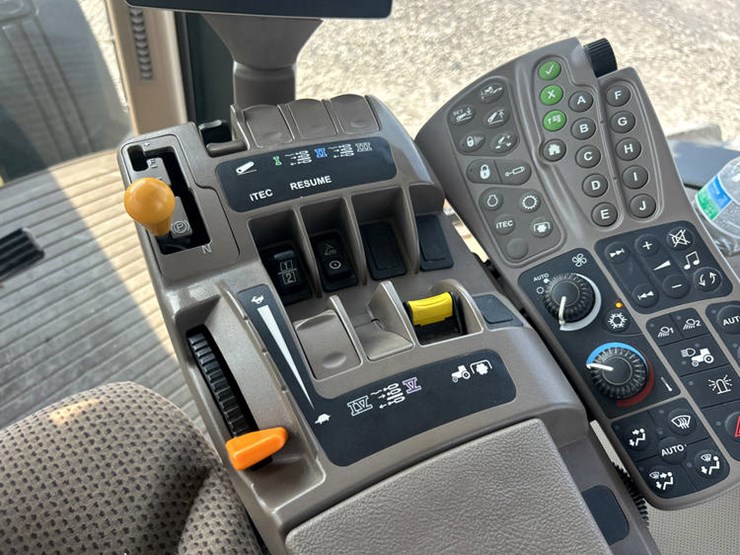 2012-john-deere-8285r-image-75