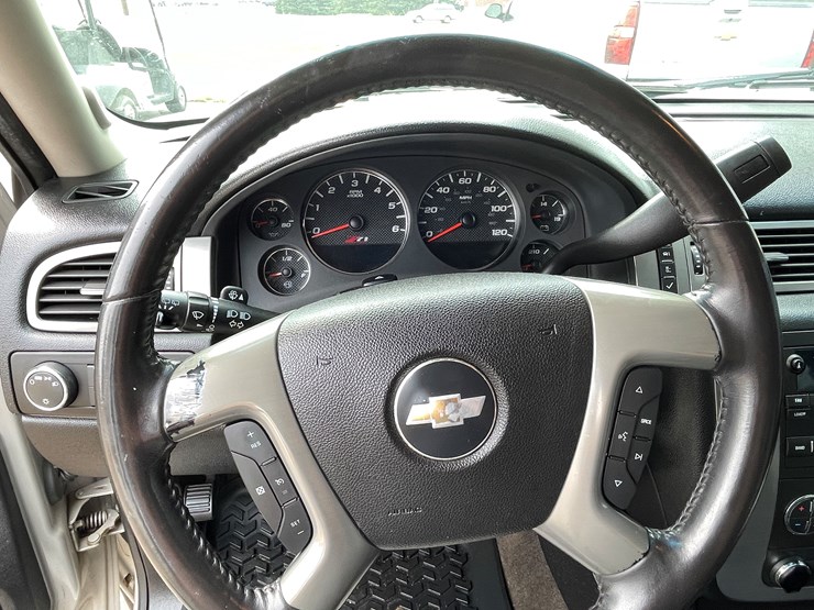 2008-chevrolet-suburban-image-64