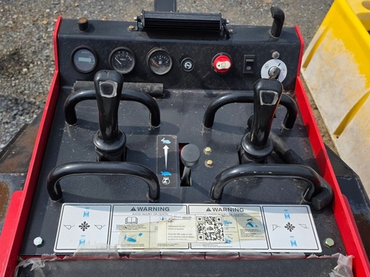 new-valley-pioneer-scl850-mini-skidloader-image-16