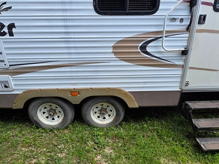 2003-fleetwood-2-axle-camper-(title)-image-11
