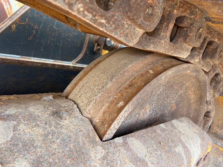 2020-deere-700k-lgp-image-19