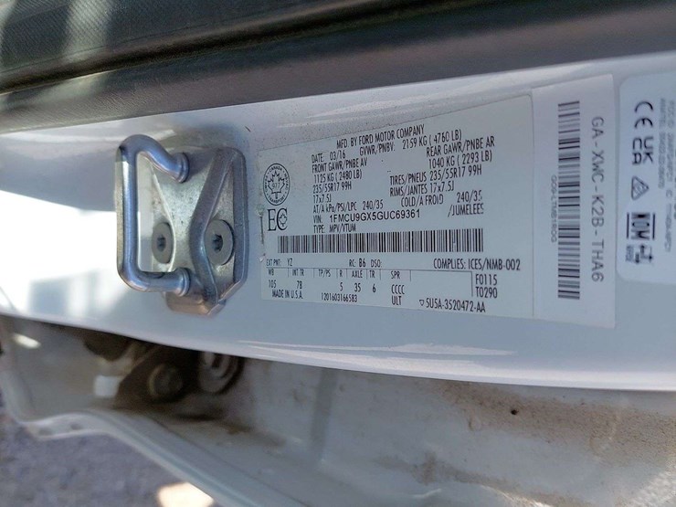 2016-ford-escape-se-image-5