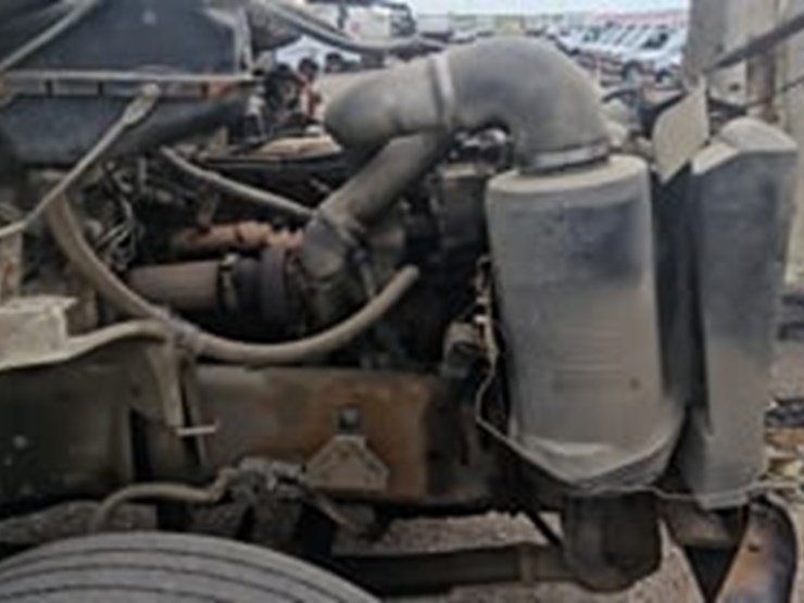 1999-freightliner-fl80-image-19