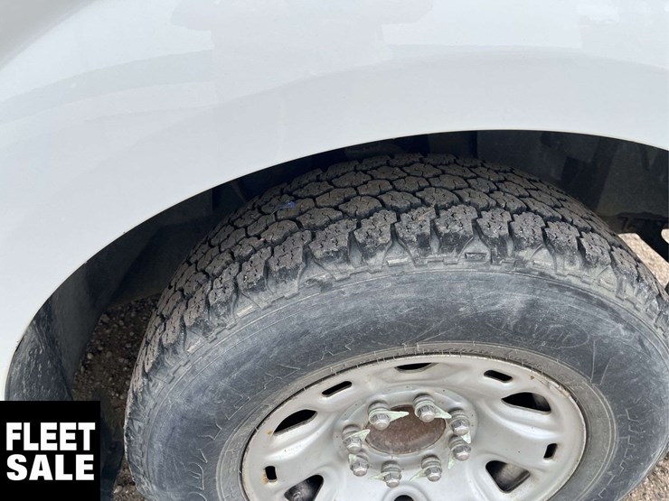 2013-nissan-nv3500hd-image-15