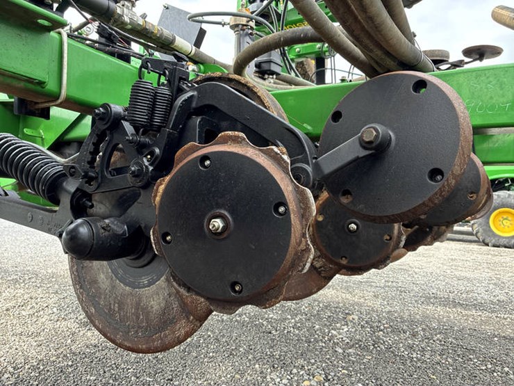 2023-john-deere-2510h-image-46