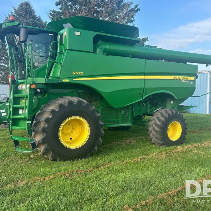 2013 JOHN DEERE S670