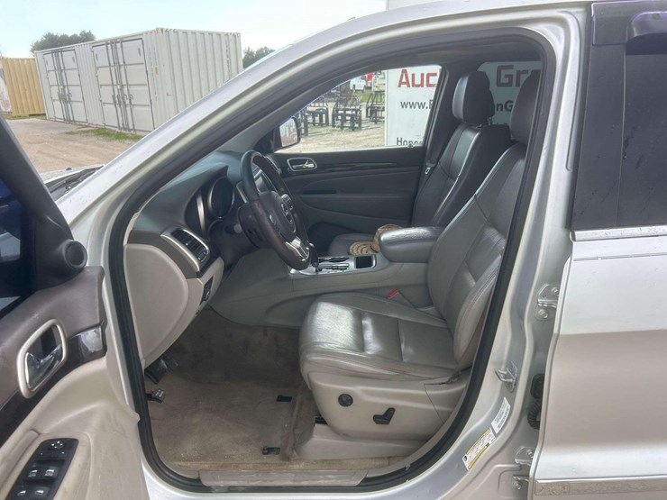 2011-jeep-grand-cherokee-laredo-image-11