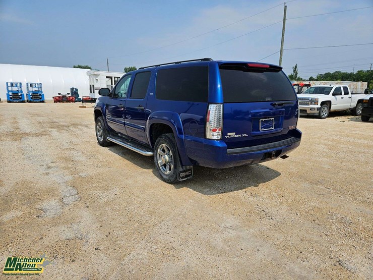 2008-chevrolet-suburban-image-6