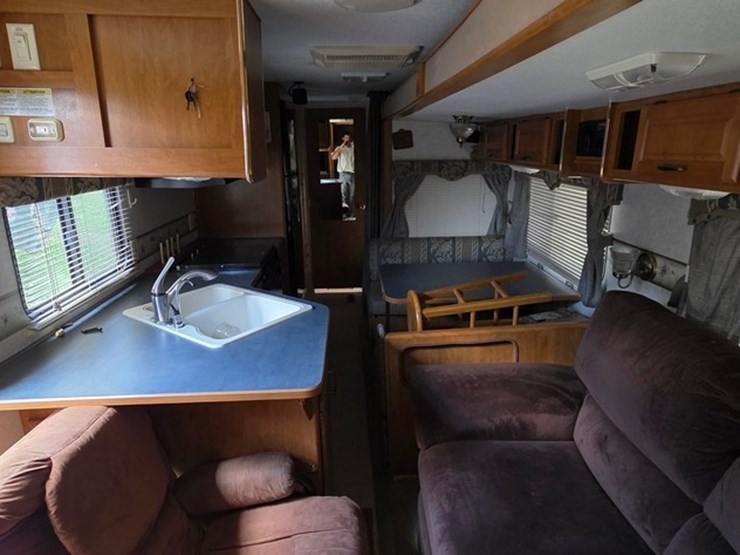 2003-fleetwood-2-axle-camper-(title)-image-36