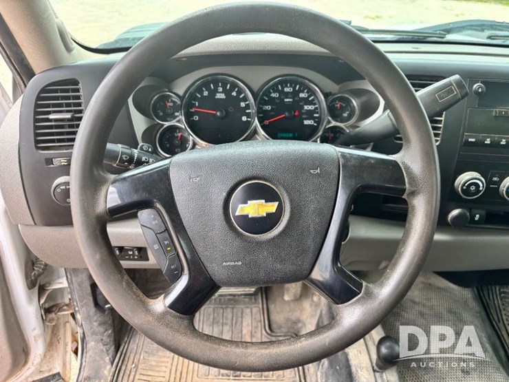 2013-chevrolet-3500hd-image-67