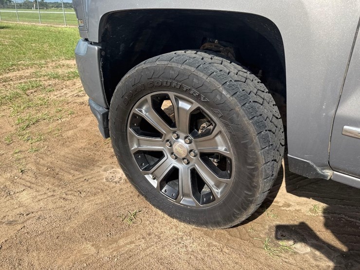 2017-chevrolet-silverado-image-10