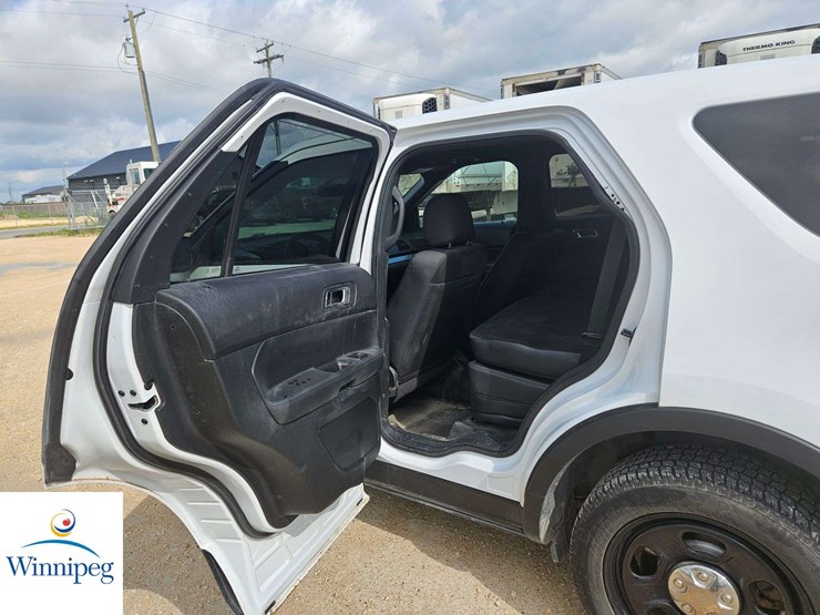 2017-ford-explorer-image-33