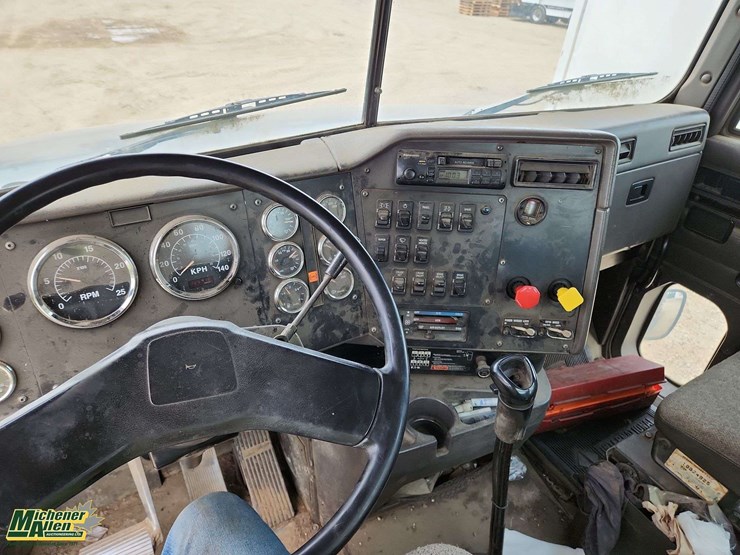 1998-international-9100-image-10