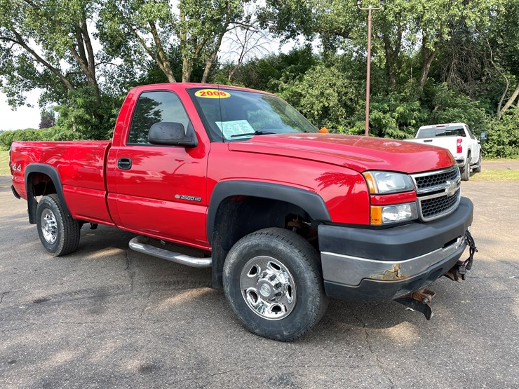2006-chevrolet-silverado-2500-image-10