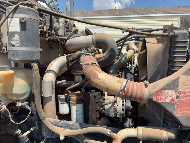 2000-peterbilt-330-image-24
