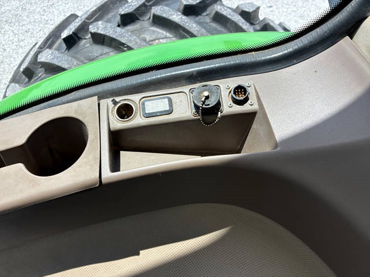 2014-john-deere-8285r-image-86