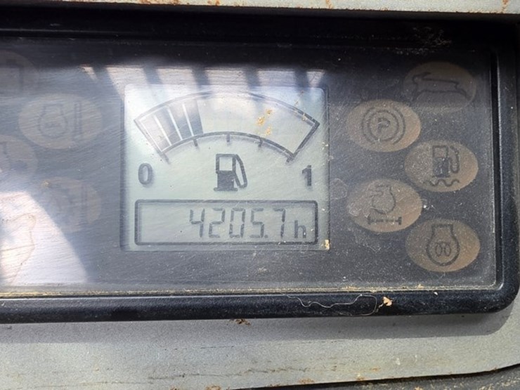 2011-jcb-515-40-image-50