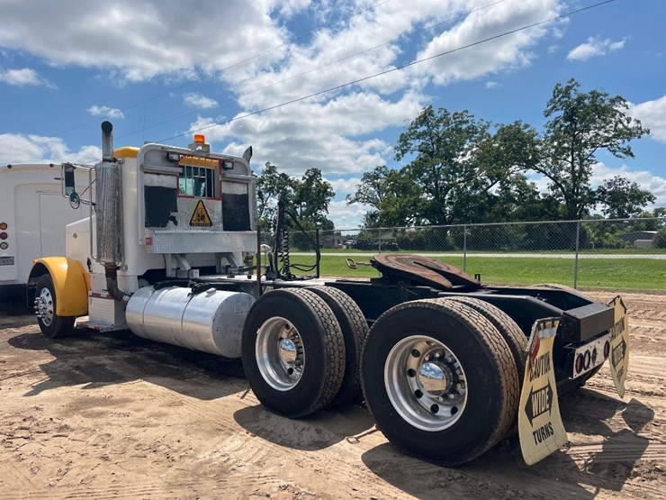 1996-peterbilt-379-image-2