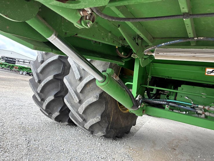 2014-john-deere-s680-image-17