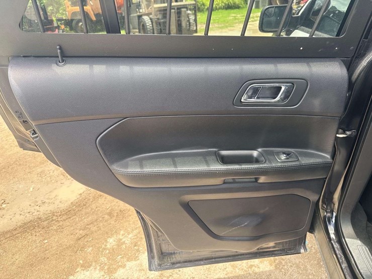 2019-ford-explorer-image-19