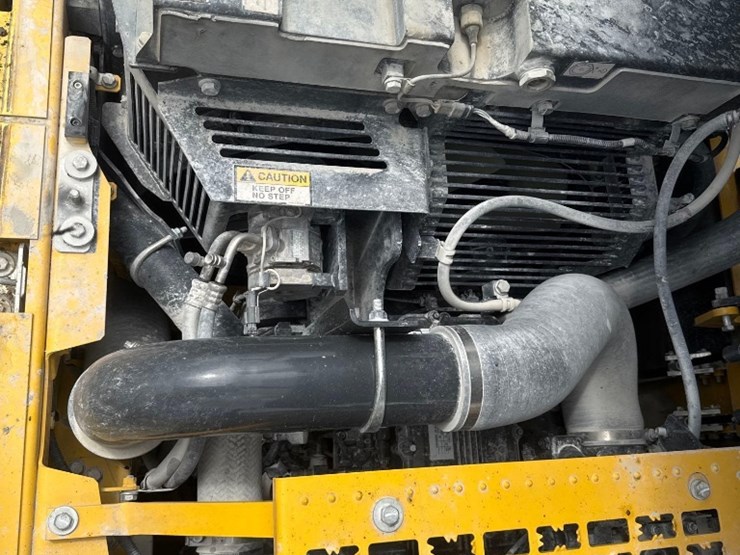 2023-komatsu-pc360-lc-11-image-24