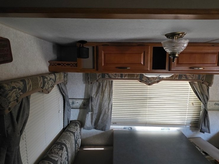 2003-fleetwood-2-axle-camper-(title)-image-44