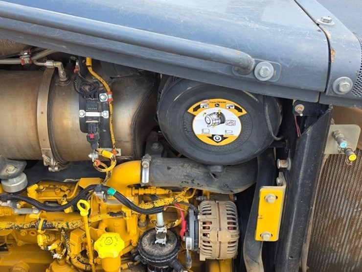 2014-deere-700k-lgp-image-58