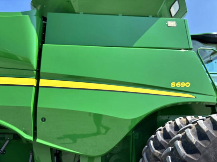2013-john-deere-s690-image-24