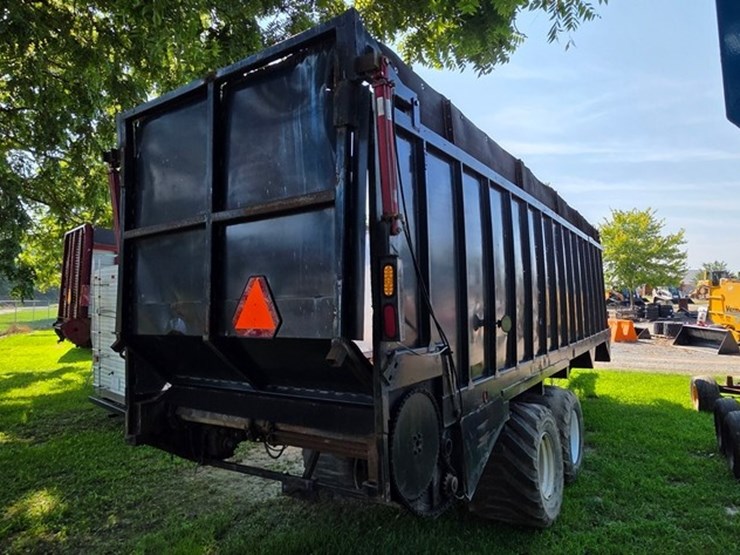 tandem-axle-silage-cart-image-4