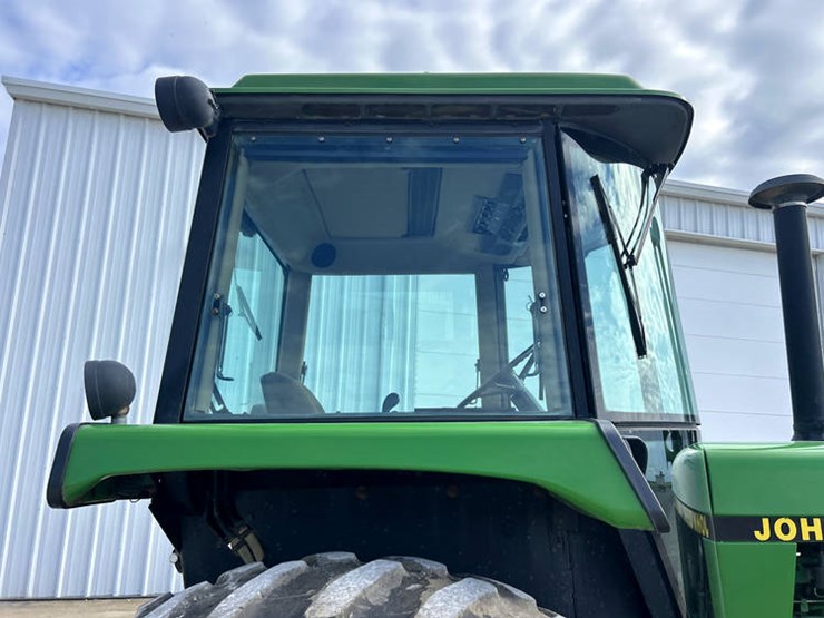 1990-john-deere-4455-image-21