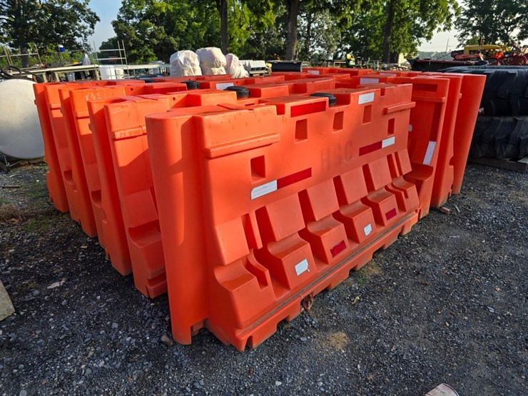 6-6'-orange-plastic-barriers-image-2
