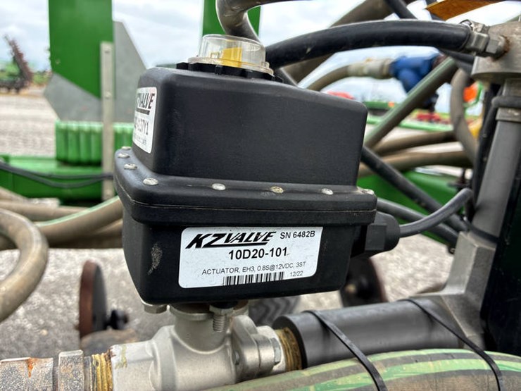 2023-john-deere-2510h-image-26
