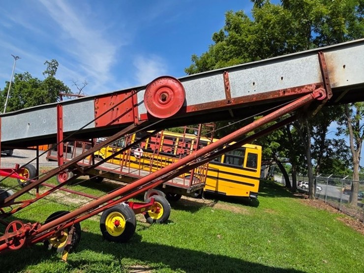 new-holland-155-image-15