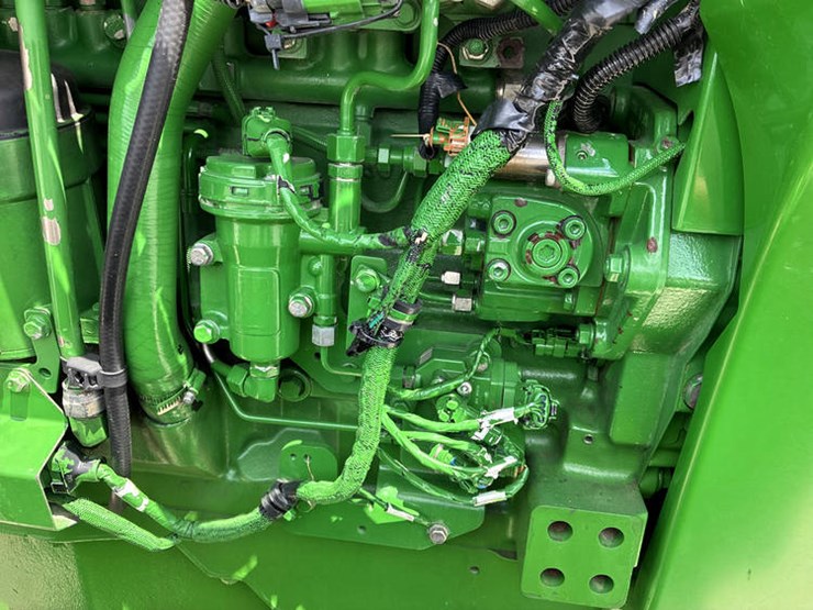 2014-john-deere-8285r-image-41