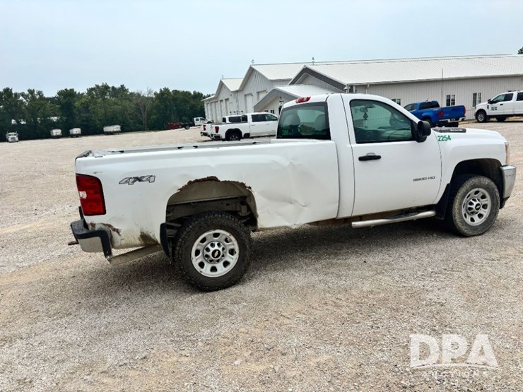 2013-chevrolet-3500hd-image-4