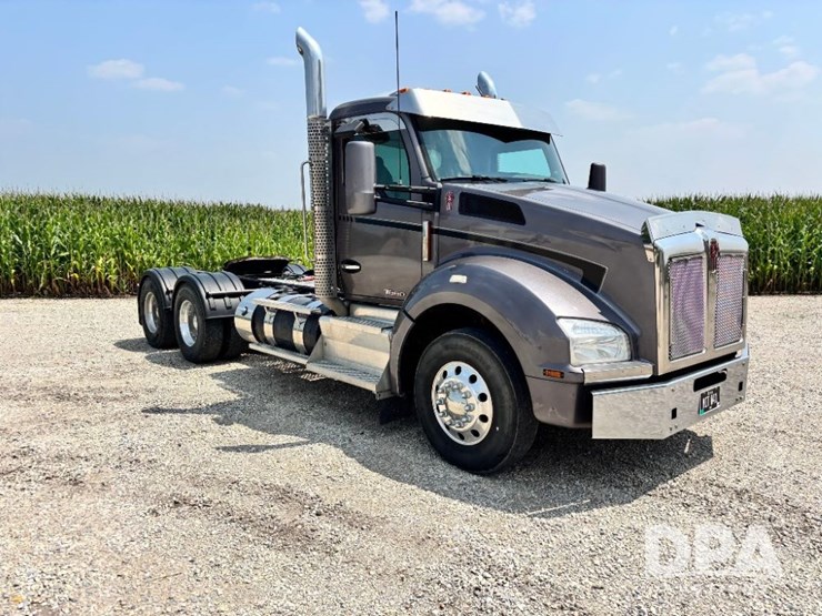 2016-kenworth-t880-image-1