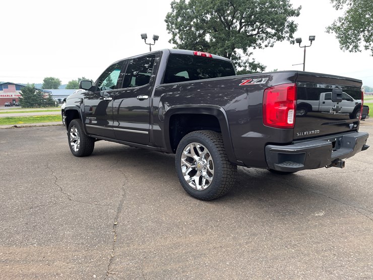 2016-chevrolet-silverado-image-3