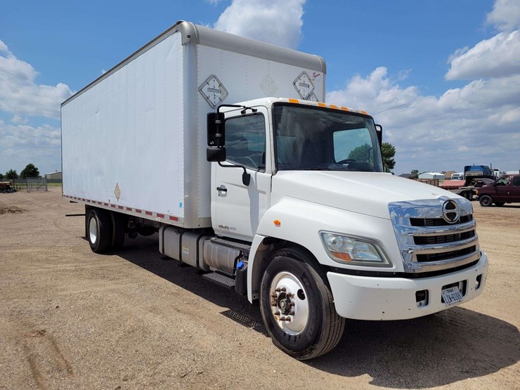 2013-hino-268-image-2