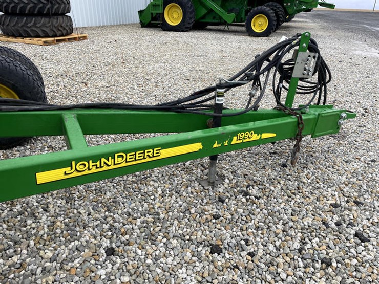 2017-john-deere-1990-image-26