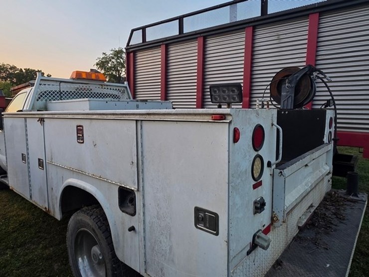 2010-ford-f550-image-24