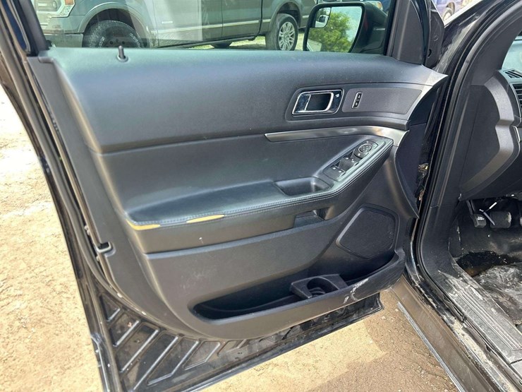 2018-ford-explorer-image-11